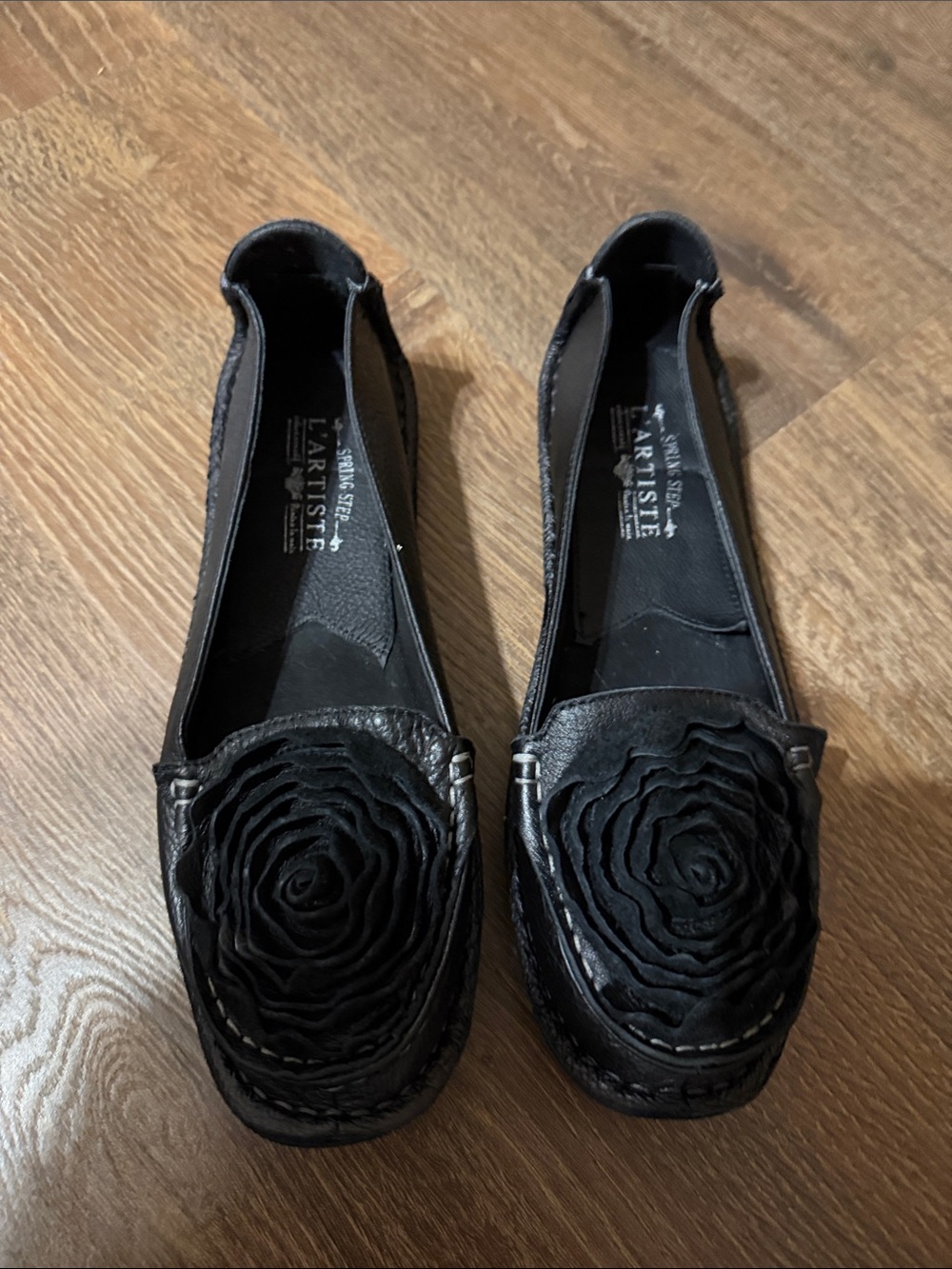 Artiste Black Leather Floral Rosette Loafers, Like Nee!